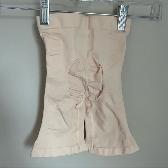 Skims Mid Thigh Short (size S/M) in color Sand - Picture 8 of 8